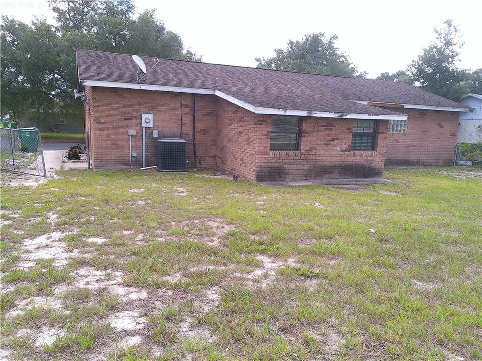 For Sale: $196,000 (3 beds, 2 baths, 1365 Square Feet)