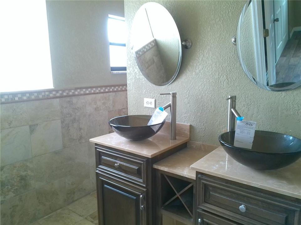 For Sale: $196,000 (3 beds, 2 baths, 1365 Square Feet)