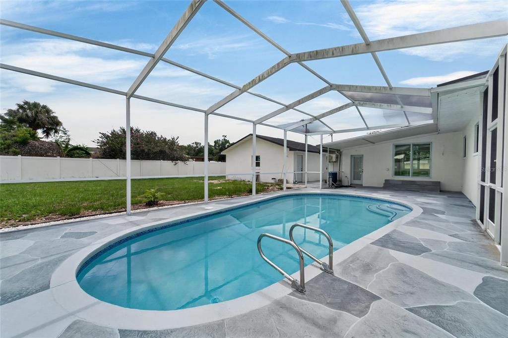 For Sale: $550,000 (4 beds, 3 baths, 2134 Square Feet)