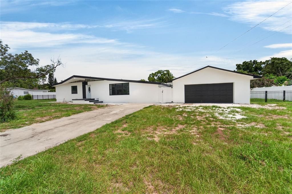 For Sale: $550,000 (4 beds, 3 baths, 2134 Square Feet)