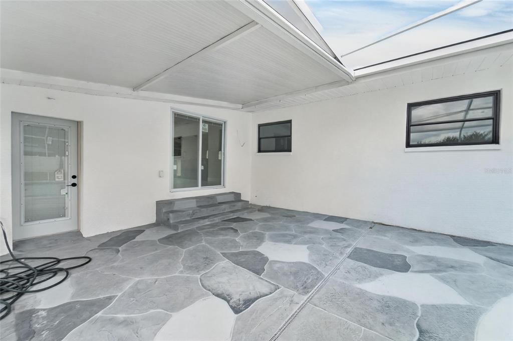 For Sale: $550,000 (4 beds, 3 baths, 2134 Square Feet)