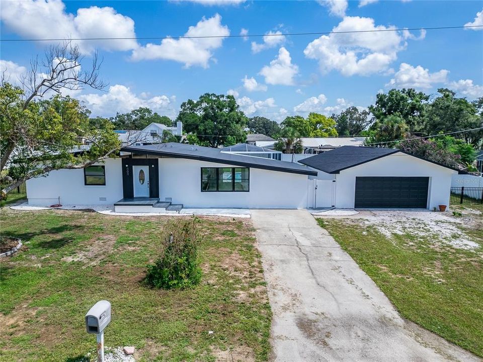For Sale: $550,000 (4 beds, 3 baths, 2134 Square Feet)