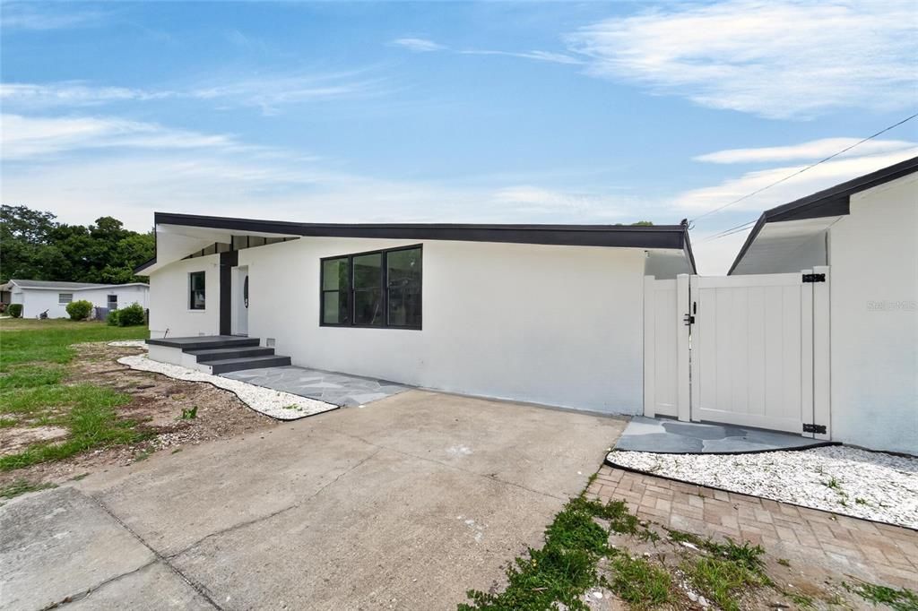 For Sale: $550,000 (4 beds, 3 baths, 2134 Square Feet)