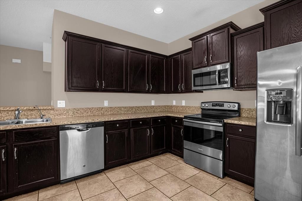 For Rent: $1,900 (3 beds, 2 baths, 1588 Square Feet)