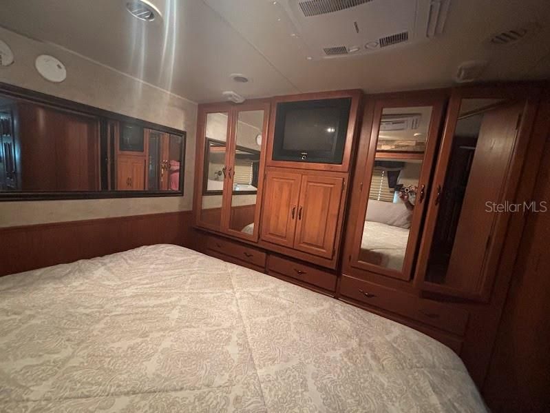 На продажу: $48,000 (0.08 acres)