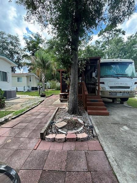 На продажу: $48,000 (0.08 acres)