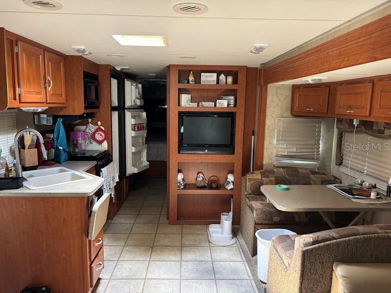 На продажу: $48,000 (0.08 acres)