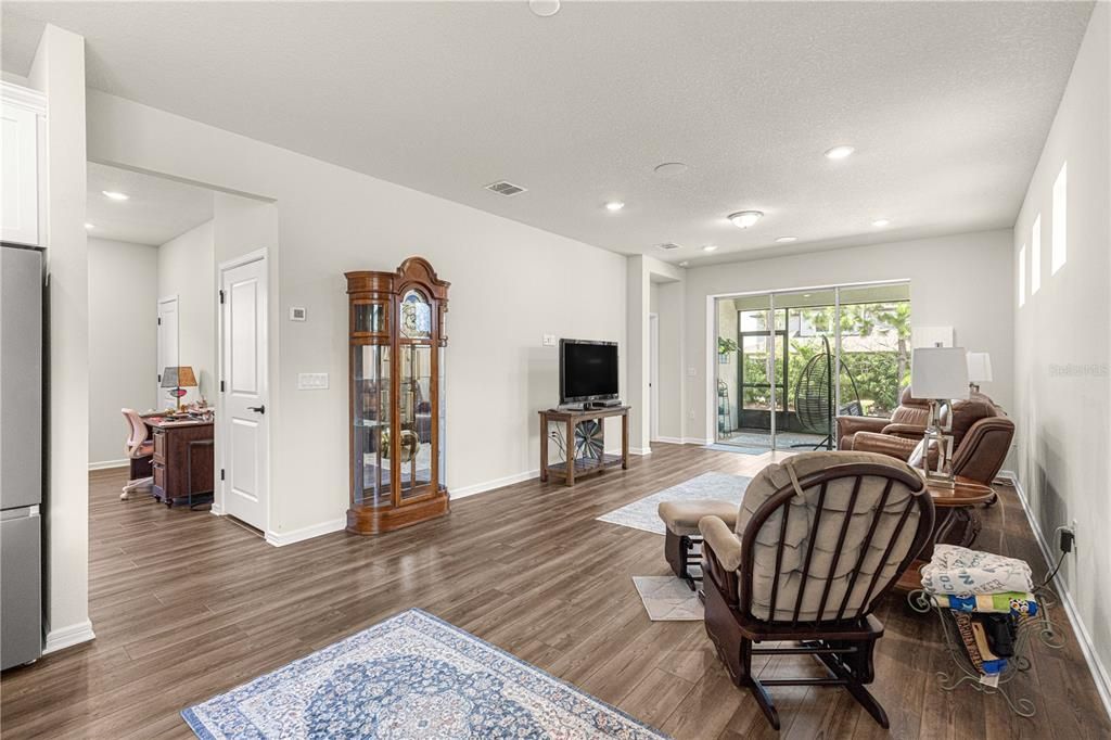 For Sale: $349,000 (2 beds, 2 baths, 1656 Square Feet)