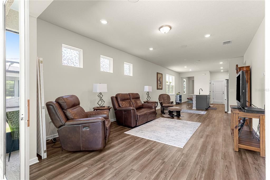 For Sale: $349,000 (2 beds, 2 baths, 1656 Square Feet)