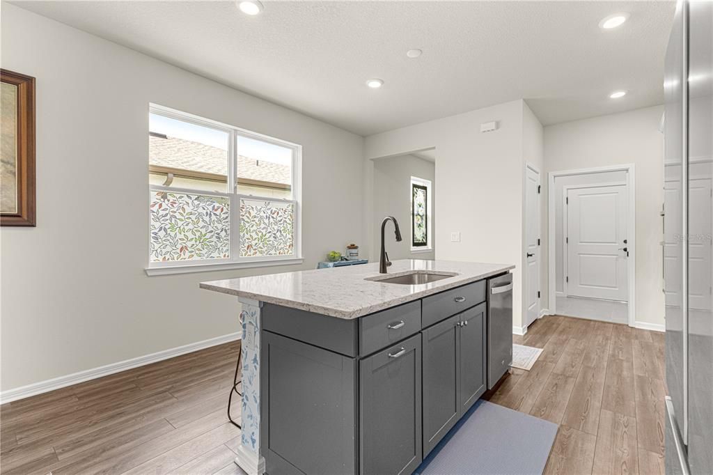 For Sale: $349,000 (2 beds, 2 baths, 1656 Square Feet)