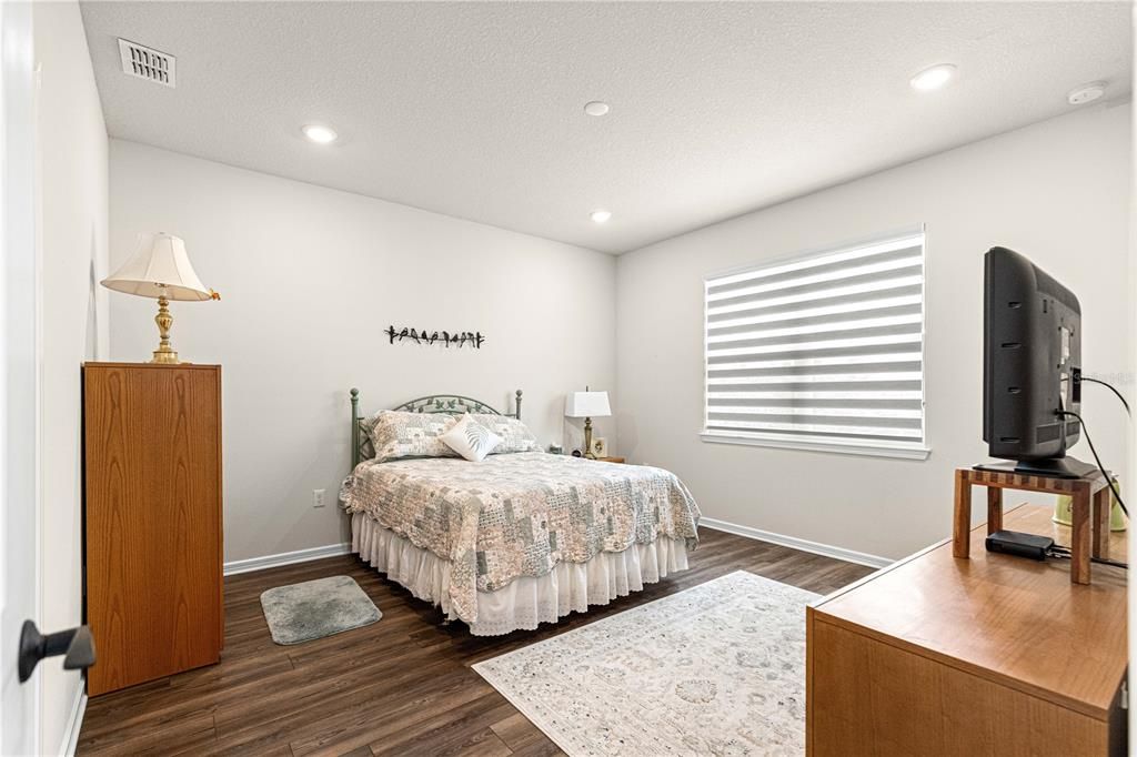 For Sale: $349,000 (2 beds, 2 baths, 1656 Square Feet)