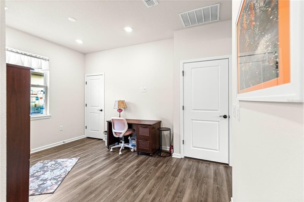 For Sale: $349,000 (2 beds, 2 baths, 1656 Square Feet)