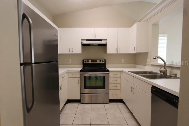 For Rent: $2,000 (3 beds, 2 baths, 1290 Square Feet)