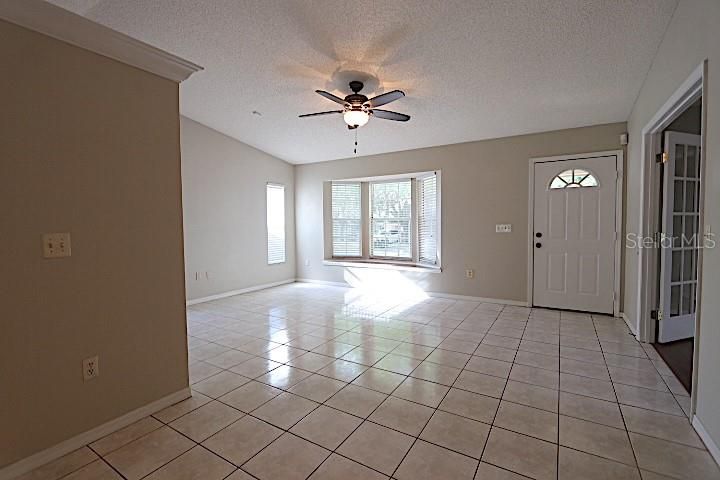 For Rent: $2,000 (3 beds, 2 baths, 1290 Square Feet)