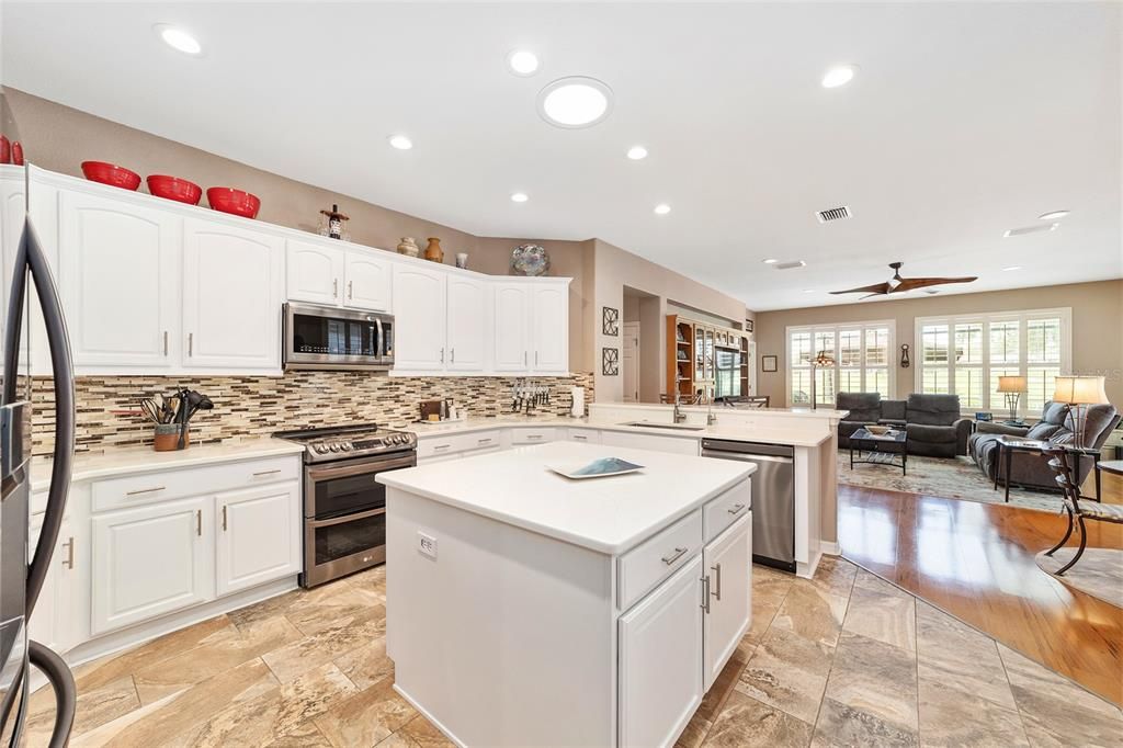 For Sale: $575,000 (3 beds, 2 baths, 2806 Square Feet)