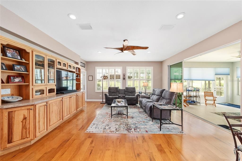 For Sale: $575,000 (3 beds, 2 baths, 2806 Square Feet)