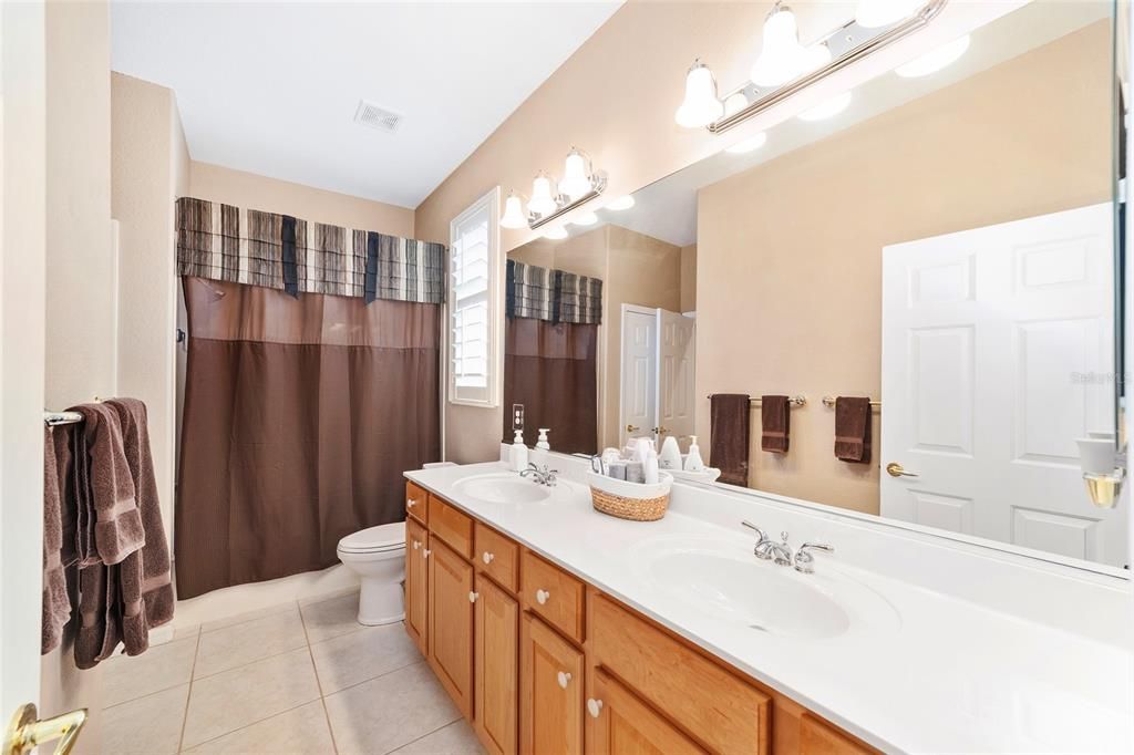 For Sale: $575,000 (3 beds, 2 baths, 2806 Square Feet)