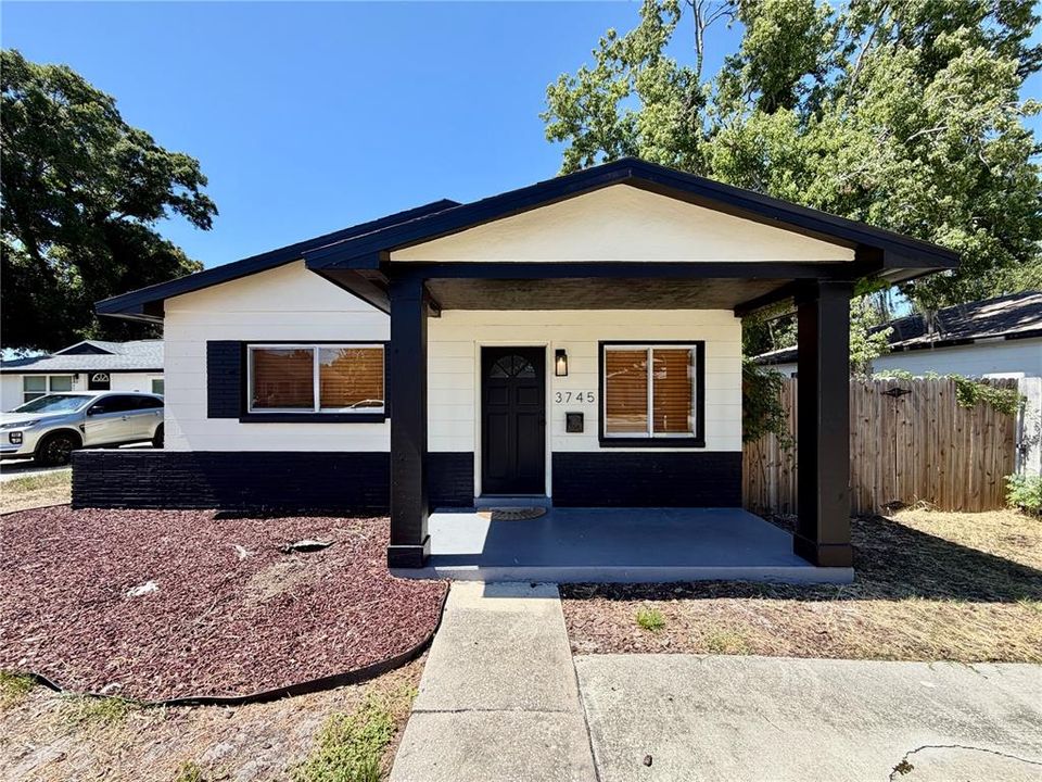 В аренду: $1,950 (2 спален, 1 ванн, 875 Квадратных фут)