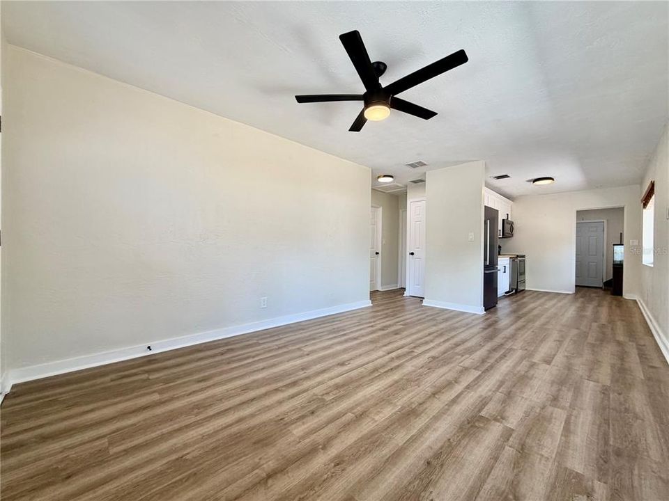 В аренду: $1,950 (2 спален, 1 ванн, 875 Квадратных фут)