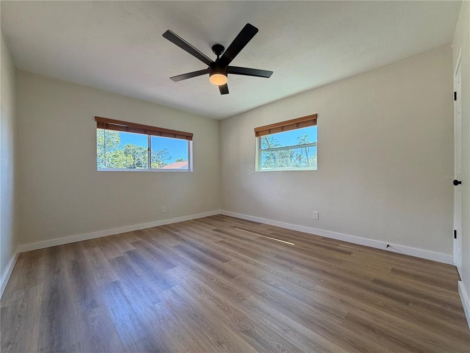 В аренду: $1,950 (2 спален, 1 ванн, 875 Квадратных фут)