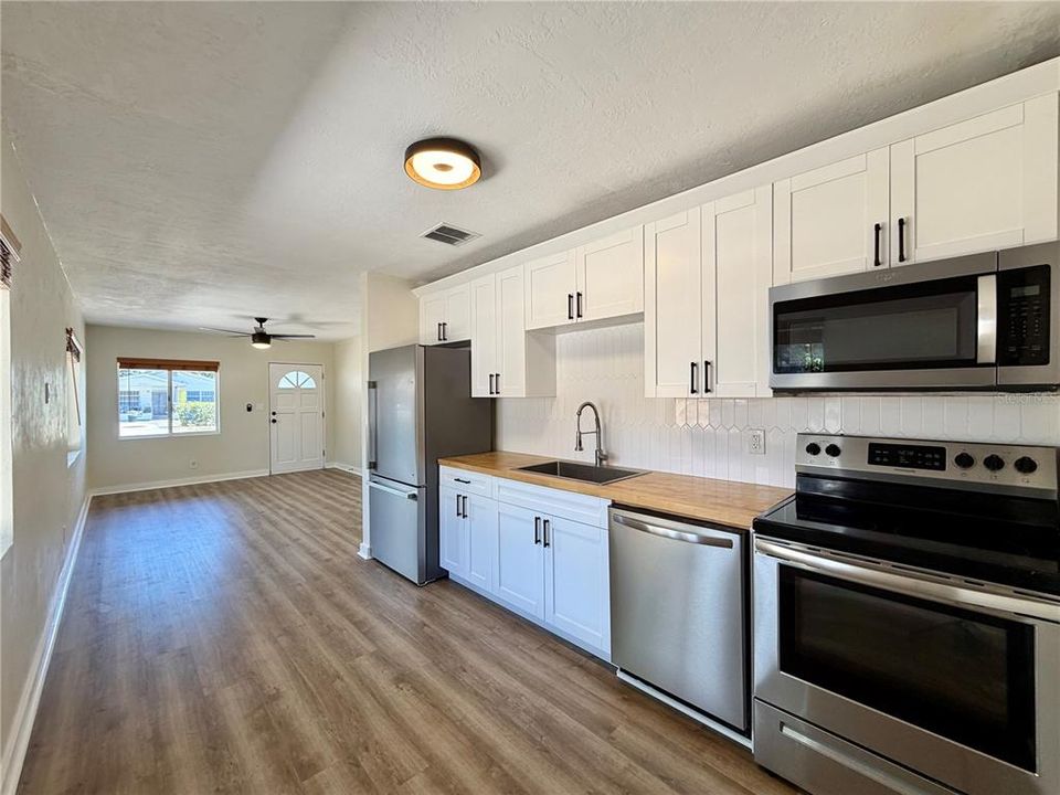 В аренду: $1,950 (2 спален, 1 ванн, 875 Квадратных фут)