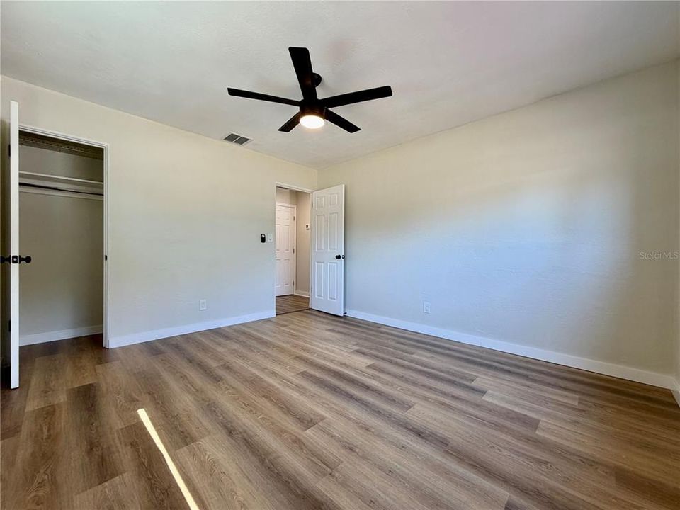 В аренду: $1,950 (2 спален, 1 ванн, 875 Квадратных фут)