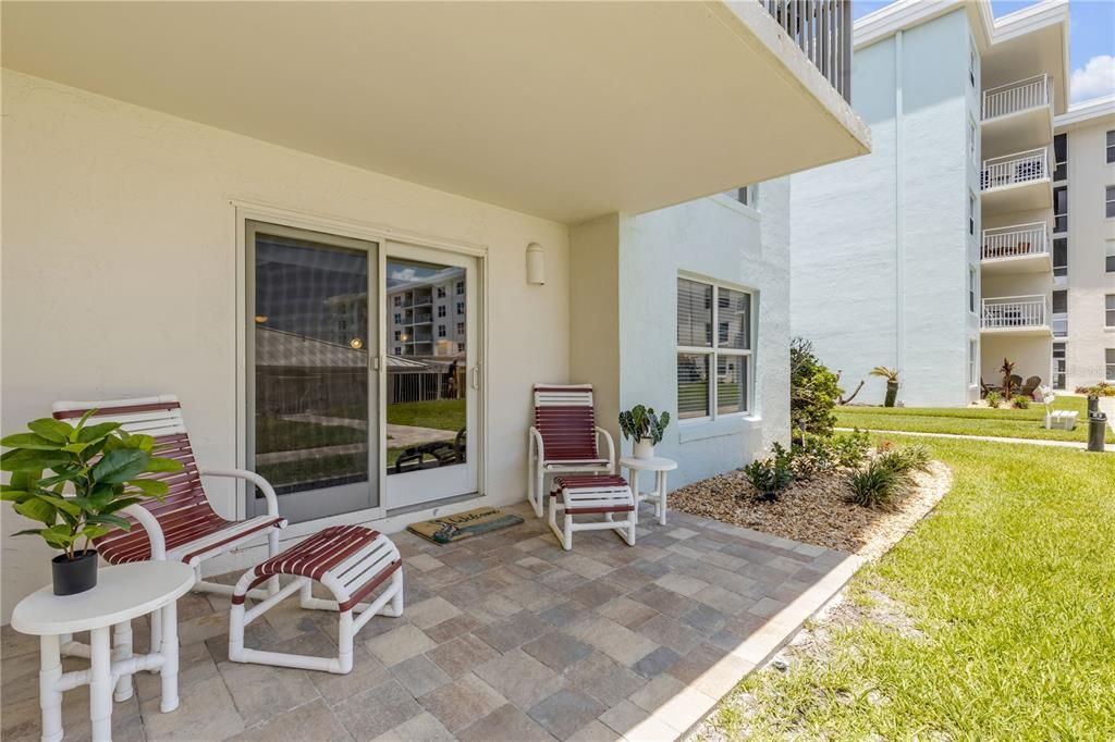 For Sale: $335,000 (1 beds, 1 baths, 758 Square Feet)