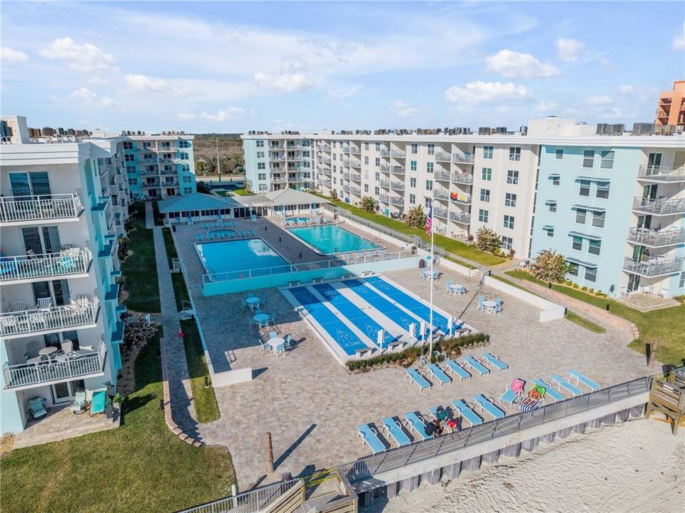 For Sale: $335,000 (1 beds, 1 baths, 758 Square Feet)