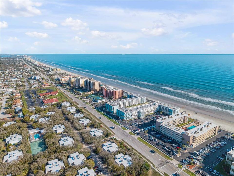 For Sale: $335,000 (1 beds, 1 baths, 758 Square Feet)