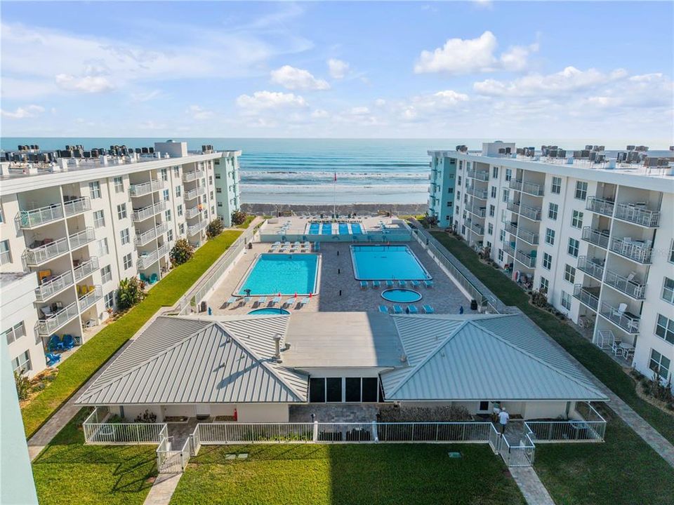 For Sale: $335,000 (1 beds, 1 baths, 758 Square Feet)