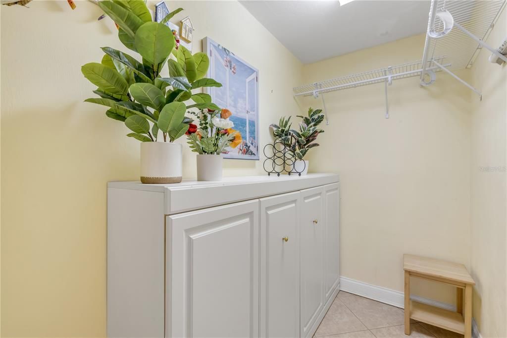 For Sale: $335,000 (1 beds, 1 baths, 758 Square Feet)