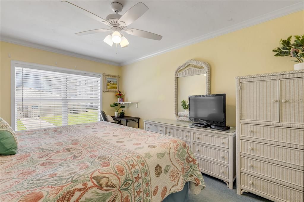For Sale: $335,000 (1 beds, 1 baths, 758 Square Feet)