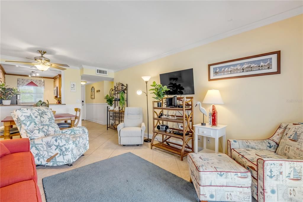 For Sale: $335,000 (1 beds, 1 baths, 758 Square Feet)