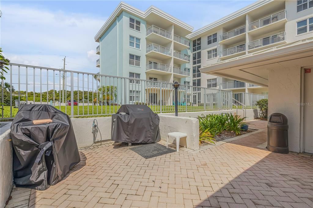 For Sale: $335,000 (1 beds, 1 baths, 758 Square Feet)