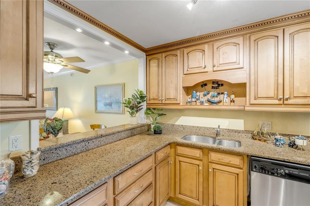 For Sale: $335,000 (1 beds, 1 baths, 758 Square Feet)