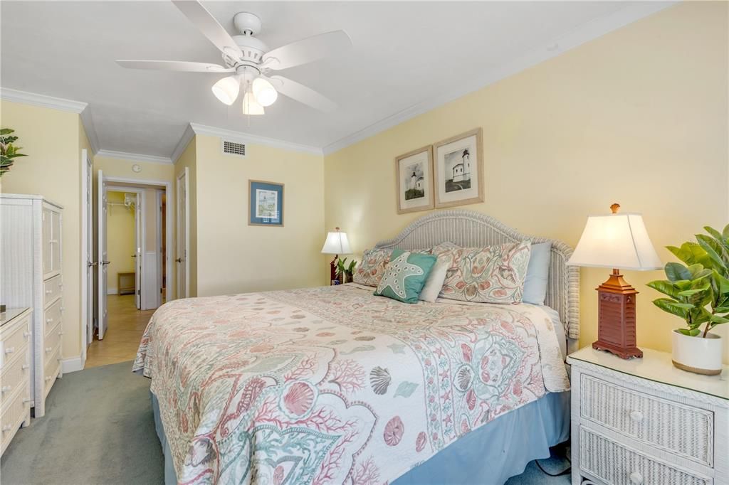 For Sale: $335,000 (1 beds, 1 baths, 758 Square Feet)