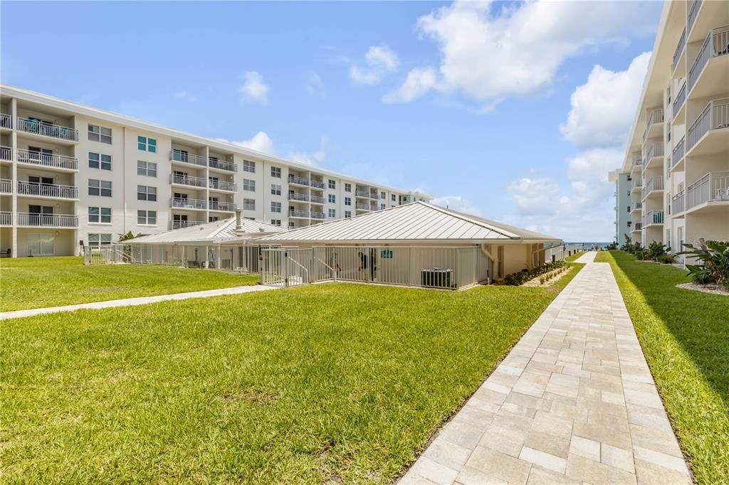 For Sale: $335,000 (1 beds, 1 baths, 758 Square Feet)