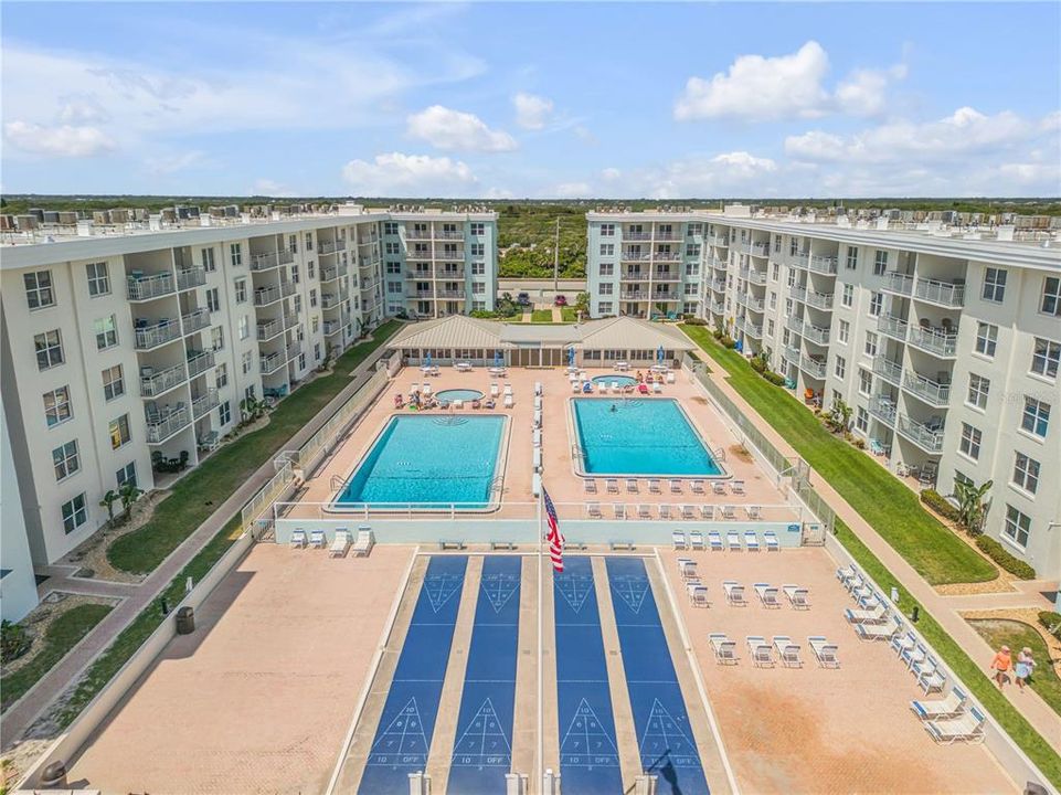 For Sale: $335,000 (1 beds, 1 baths, 758 Square Feet)