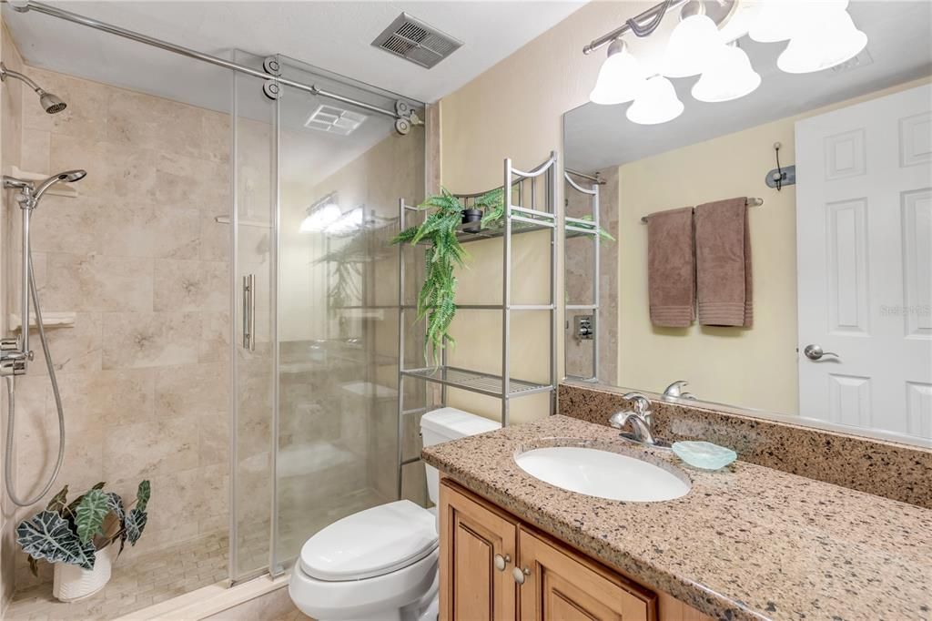 For Sale: $335,000 (1 beds, 1 baths, 758 Square Feet)