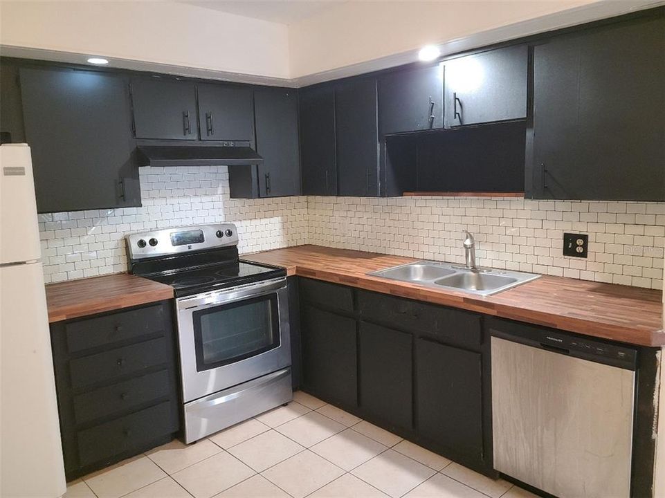 На продажу: $235,000 (2 спален, 1 ванн, 924 Квадратных фут)