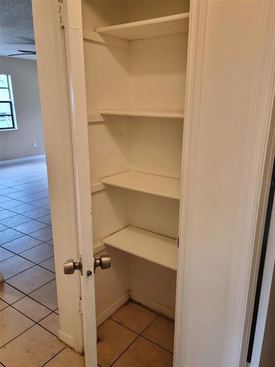 На продажу: $235,000 (2 спален, 1 ванн, 924 Квадратных фут)
