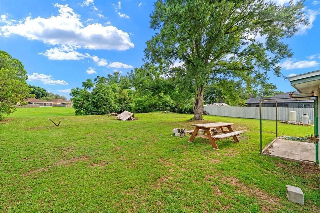 For Sale: $329,900 (2 beds, 1 baths, 1868 Square Feet)