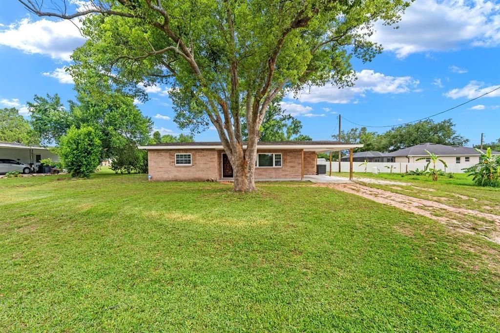 For Sale: $329,900 (2 beds, 1 baths, 1868 Square Feet)
