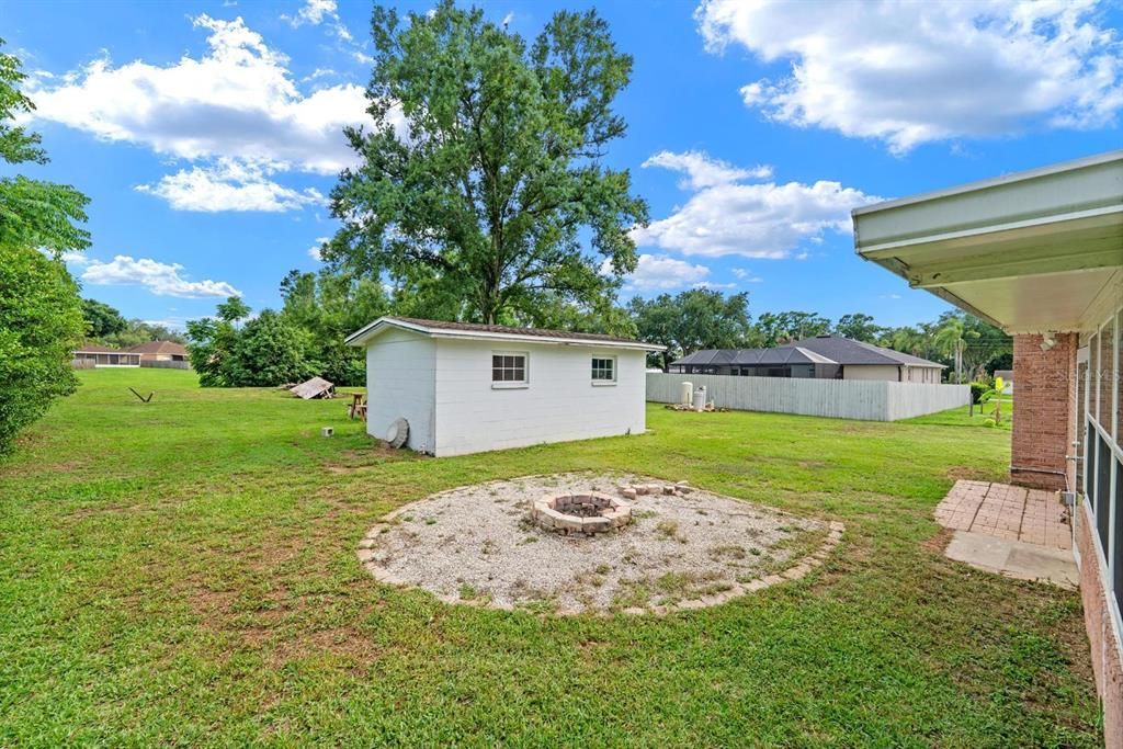For Sale: $329,900 (2 beds, 1 baths, 1868 Square Feet)