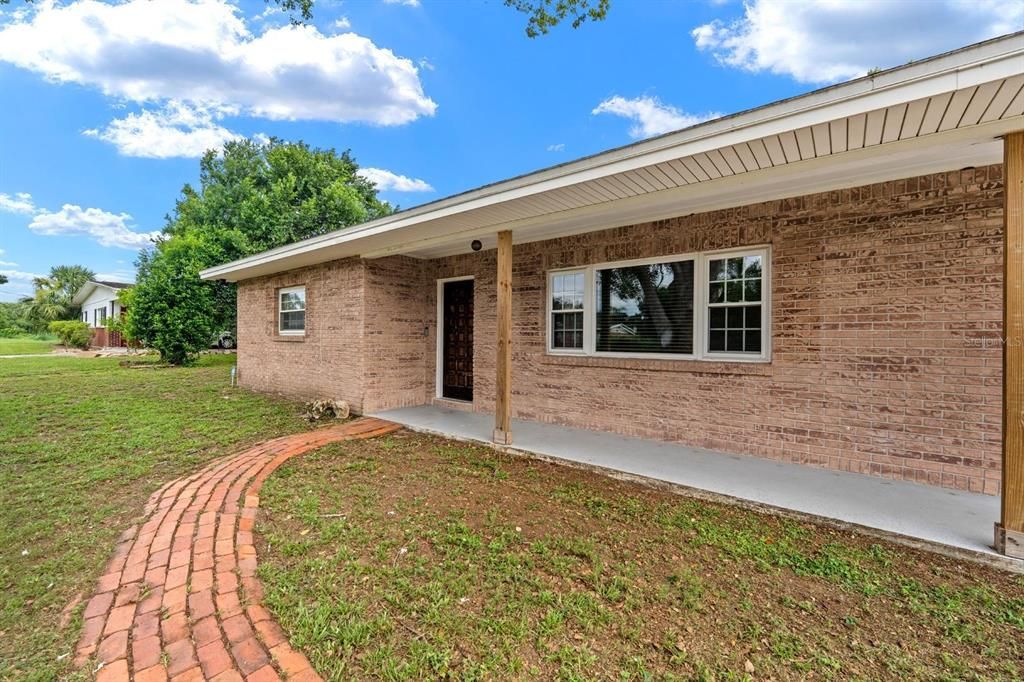 For Sale: $329,900 (2 beds, 1 baths, 1868 Square Feet)
