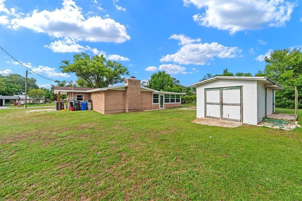 For Sale: $329,900 (2 beds, 1 baths, 1868 Square Feet)