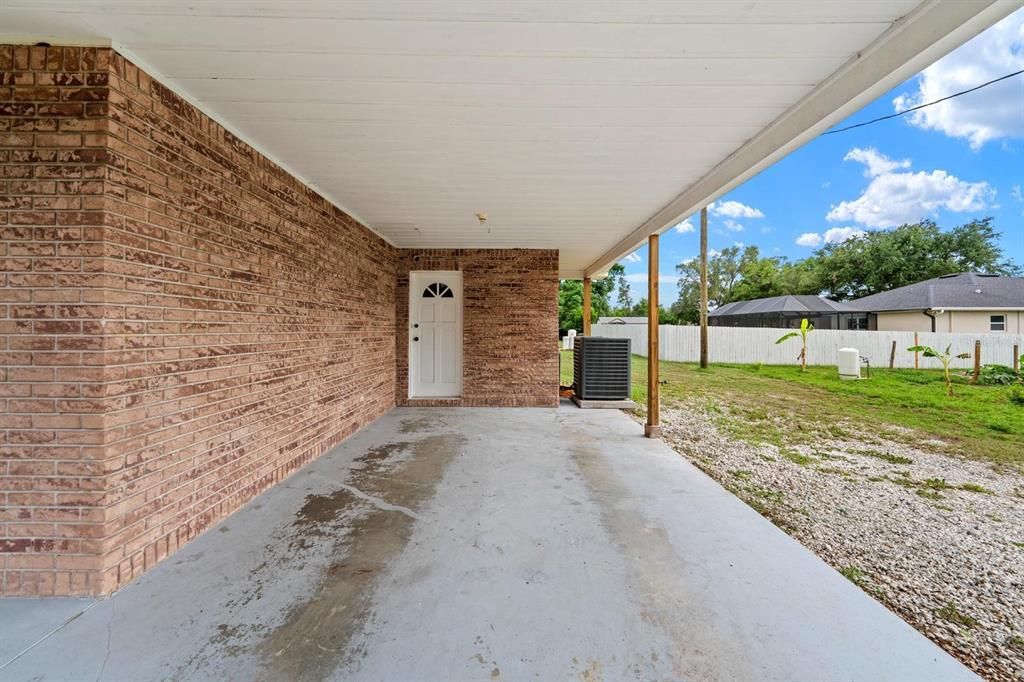 For Sale: $329,900 (2 beds, 1 baths, 1868 Square Feet)