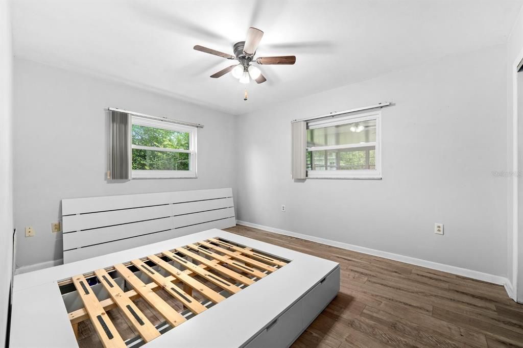 For Sale: $329,900 (2 beds, 1 baths, 1868 Square Feet)