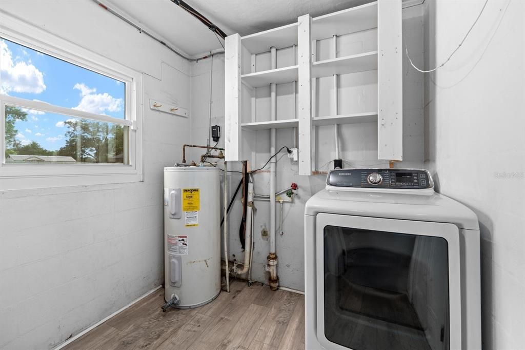For Sale: $329,900 (2 beds, 1 baths, 1868 Square Feet)