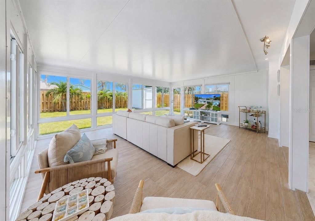 For Sale: $549,900 (2 beds, 2 baths, 1332 Square Feet)